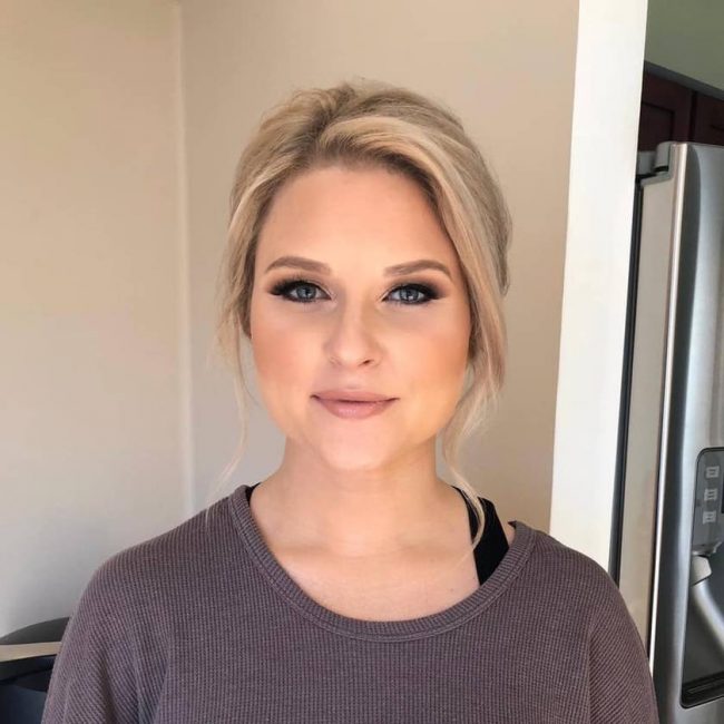 doing your own makeup vs professional makeup artist Doing your own makeup vs professional makeup artist